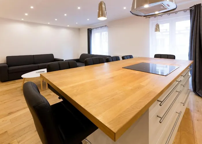Le Faubourg - Apt 3Etoiles, Centre Ville, Calme, Spacieux